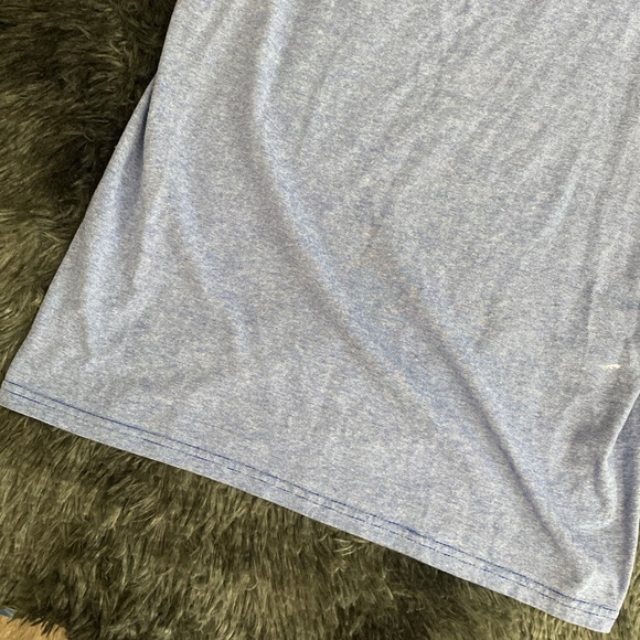 Red border and blue tank top - Picture 4 of 17